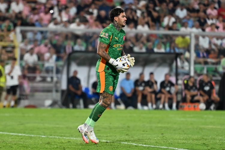 记者：埃德森再次通过经纪人提出离队，他不想成为球队的三门