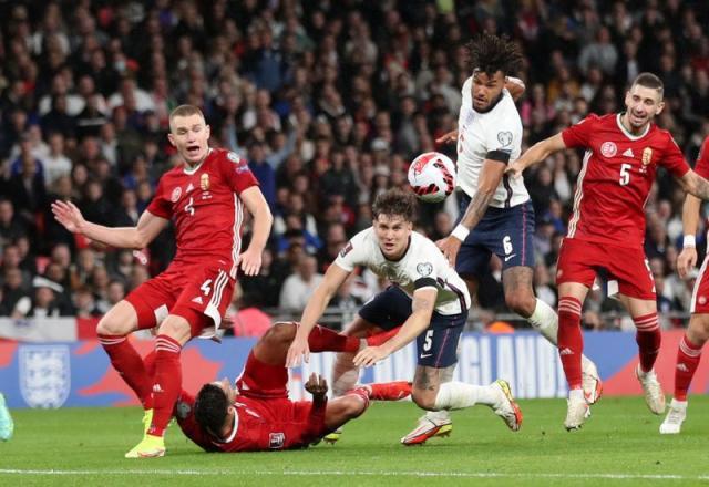 2021-10-12T211409Z_2_LYNXMPEH9B107_RTROPTP_0_SOCCER-WORLDCUP-ENG-HUN-REPORT_1.jpg